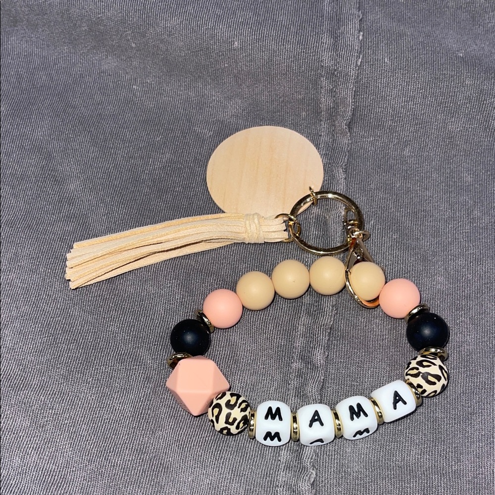 Stylish Beaded Keychain Bracelet with 'MAMA' Design - Black, Cream, Pink